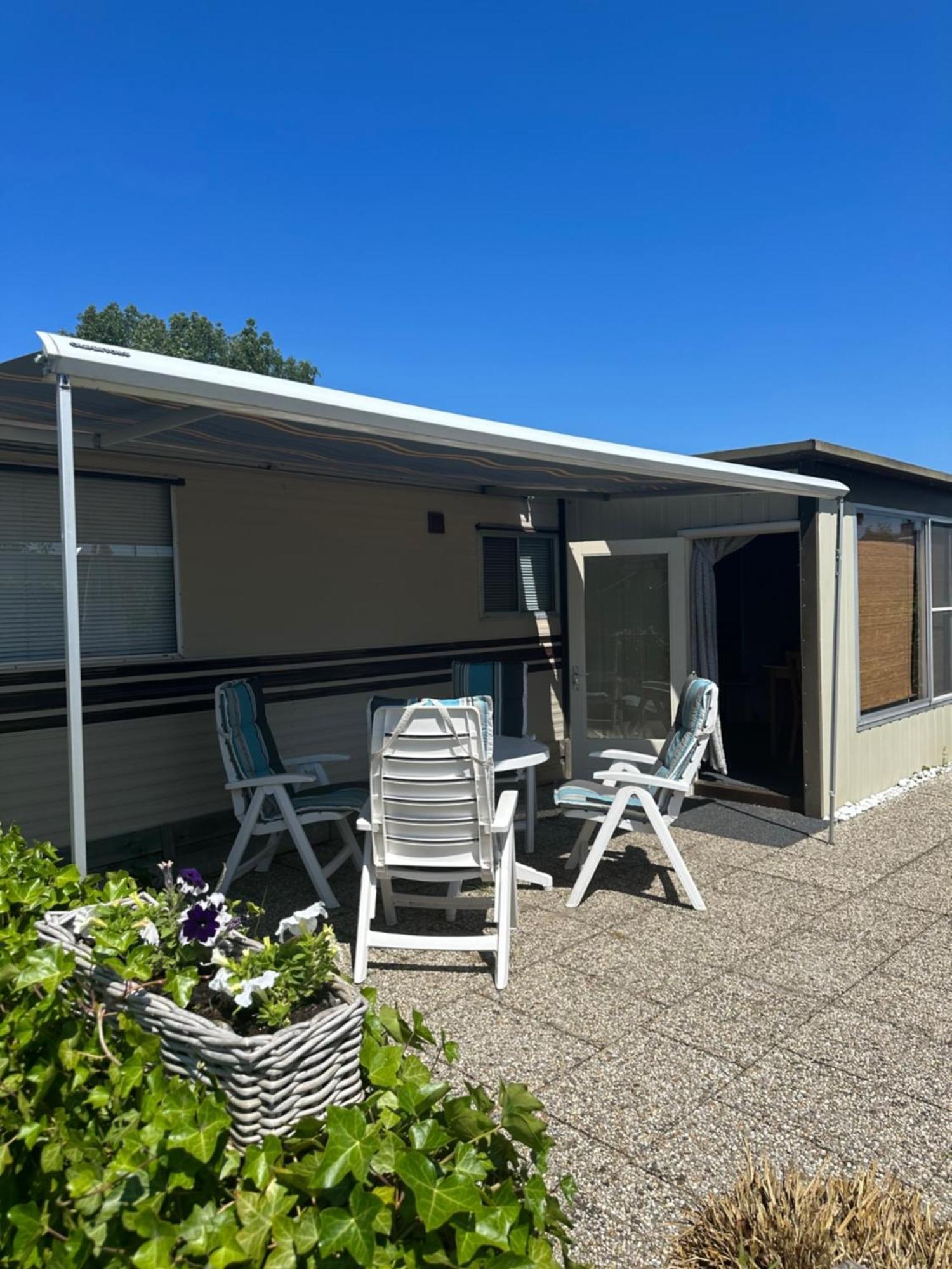 Gezellige Stacaravan Met Groot, Zonnig Terras! Belt-Schutsloot Esterno foto