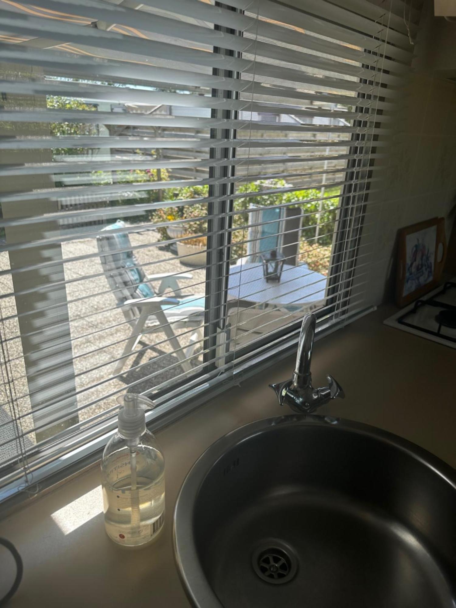 Gezellige Stacaravan Met Groot, Zonnig Terras! Belt-Schutsloot Esterno foto